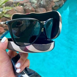 Burberry sunglasses like new